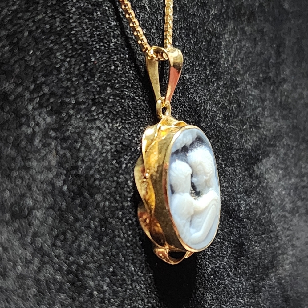 Vintage 18k Blue Agate Mother & Child Cameo Necklace - Picture 2 of 10